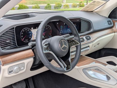 Certified 2025 Mercedes-Benz GLS 450 4MATIC image 12