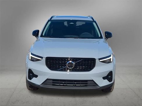 Used 2026 Volvo XC40 B5 Plus w/ Protection Package Premier image 9