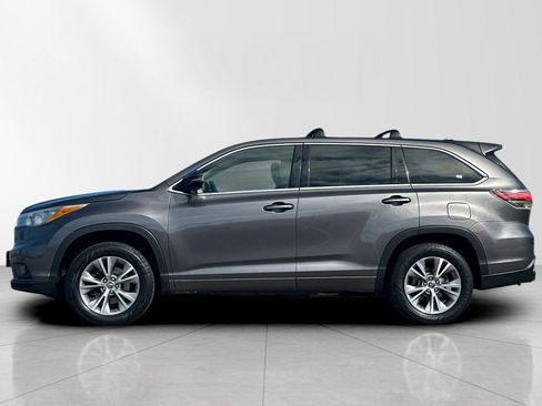 Used 2016 Toyota Highlander Plus FWD image 3