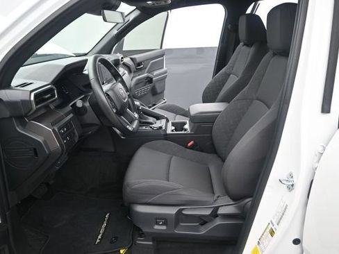 Used 2025 Toyota Tacoma SR5 AWD/4WD image 10