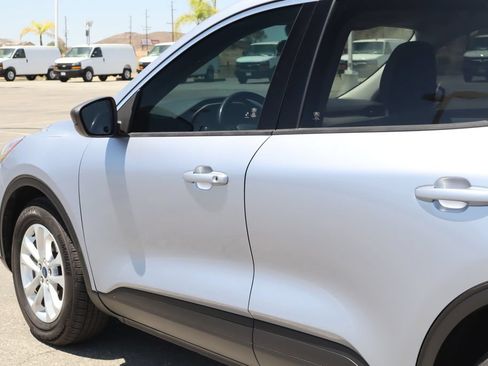 Used 2022 Ford Escape SE w/ Convenience Package FWD image 17