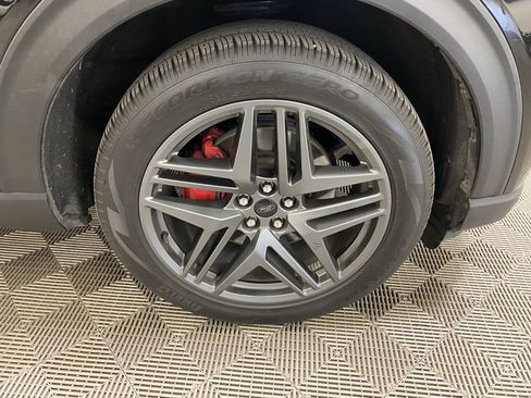 Used 2025 Ford Explorer ST-Line w/ ST-Line Street Pack image 2