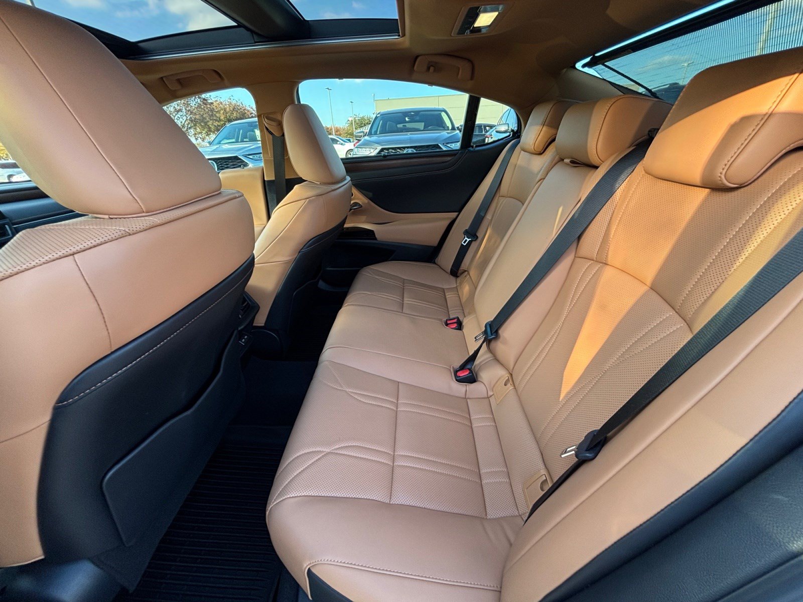 Used 2024 Lexus ES 350 Ultra Luxury w/ Accessory Package (Z2) FWD image 18