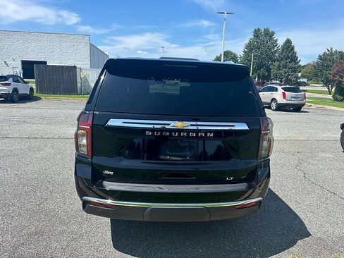 Used 2021 Chevrolet Suburban LT w/ Rear Media and Nav Package AWD/4WD image 9