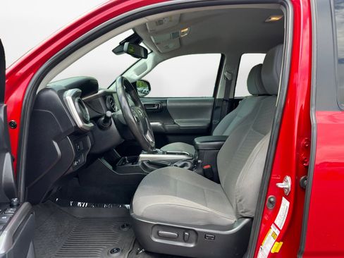 Certified 2023 Toyota Tacoma SR5 AWD/4WD image 11