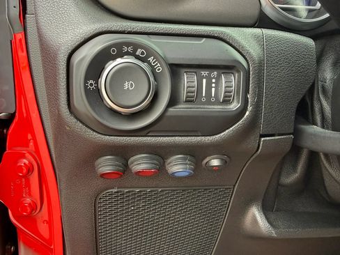 Used 2021 Jeep Wrangler Sport AWD/4WD image 28