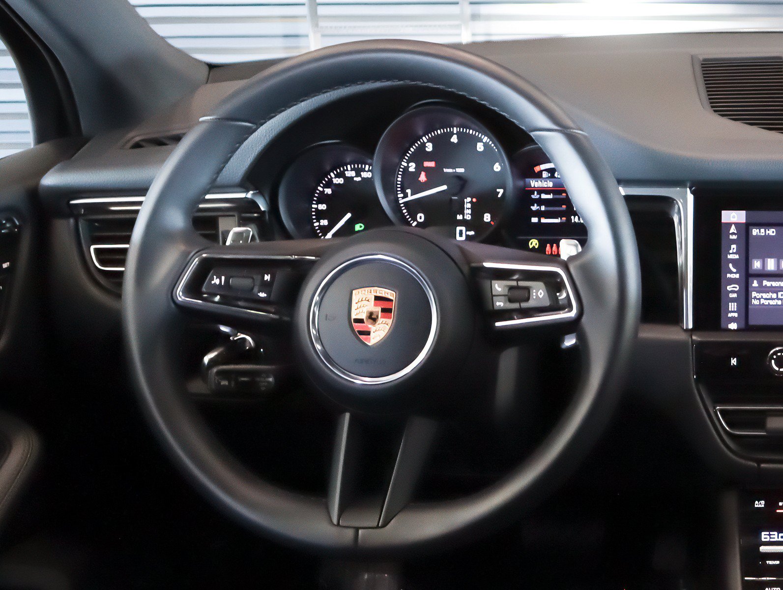 Used 2026 Porsche Macan AWD/4WD image 13