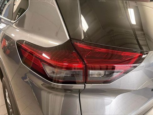 Used 2026 Nissan Rogue S AWD/4WD image 33
