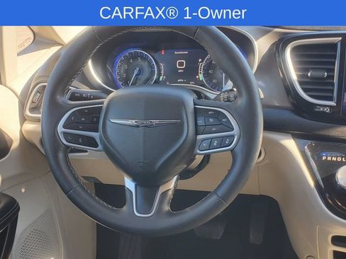 Used 2024 Chrysler Pacifica Touring-L FWD image 24