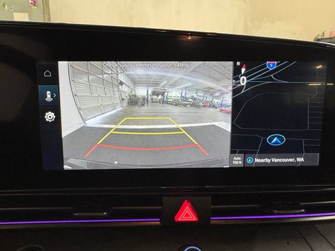 Used 2025 Hyundai Elantra SEL FWD image 21