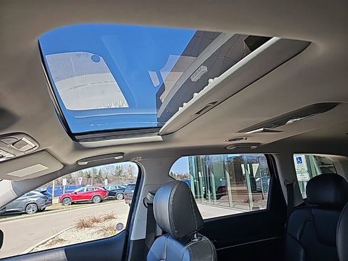 Used 2025 Kia Telluride S image 29