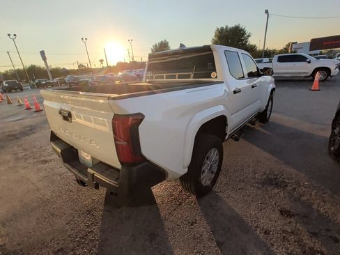 Used 2025 Toyota Tacoma SR AWD/4WD image 3