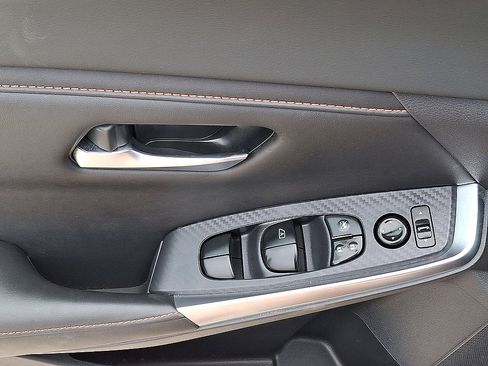 Used 2022 Nissan Sentra SR w/ Electronics Package FWD image 10