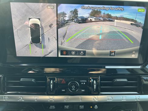 New 2026 Nissan Pathfinder SL image 17