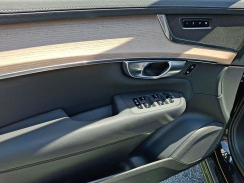 Certified 2025 Volvo XC90 B6 Plus AWD/4WD image 12