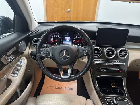Used 2018 Mercedes-Benz GLC 300 4MATIC w/ Multimedia Package image 8