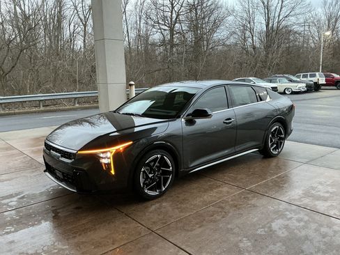 Used 2025 Kia K4 GT-Line w/ GT-Line Premium Package image 3
