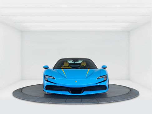 Used 2022 Ferrari SF90 Spider AWD/4WD image 8