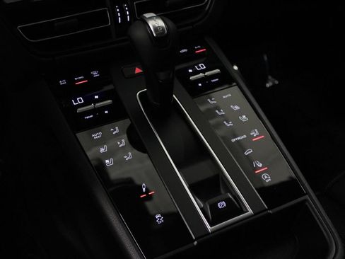 New 2026 Porsche Macan AWD/4WD image 23