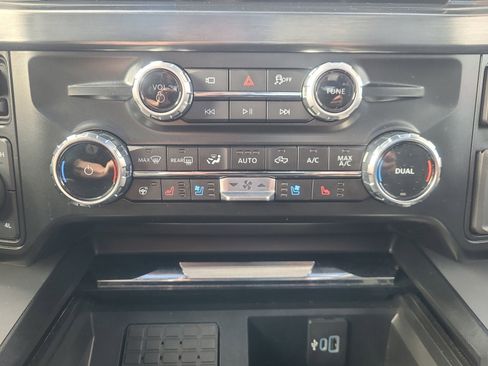 Certified 2025 Ford F350 Lariat w/ Black Appearance Package image 31