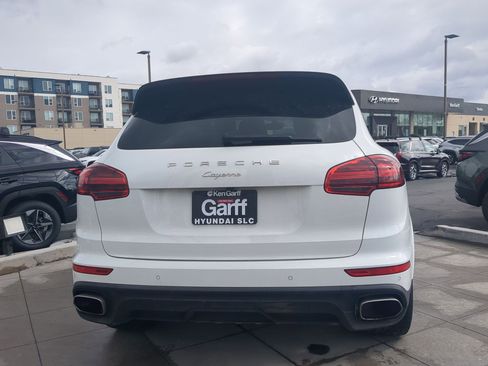 Used 2017 Porsche Cayenne Platinum Edition image 5