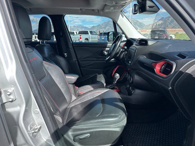 Used 2016 Jeep Renegade Trailhawk w/ Premium Trailhawk Package AWD/4WD image 31