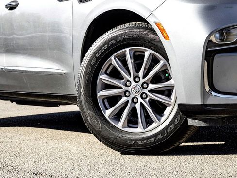 Used 2024 Buick Enclave Premium image 2