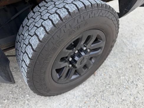 Used 2019 Chevrolet Silverado 2500 LT AWD/4WD image 9