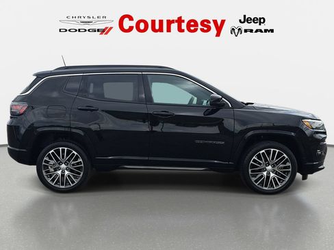 Certified 2023 Jeep Compass Limited w/ Elite Group AWD/4WD image 3