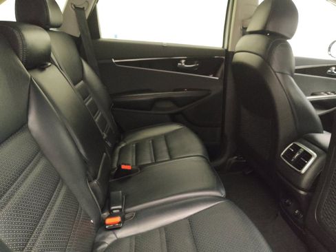 Used 2018 Kia Sorento EX image 19