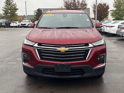 Used 2023 Chevrolet Traverse LT image 2