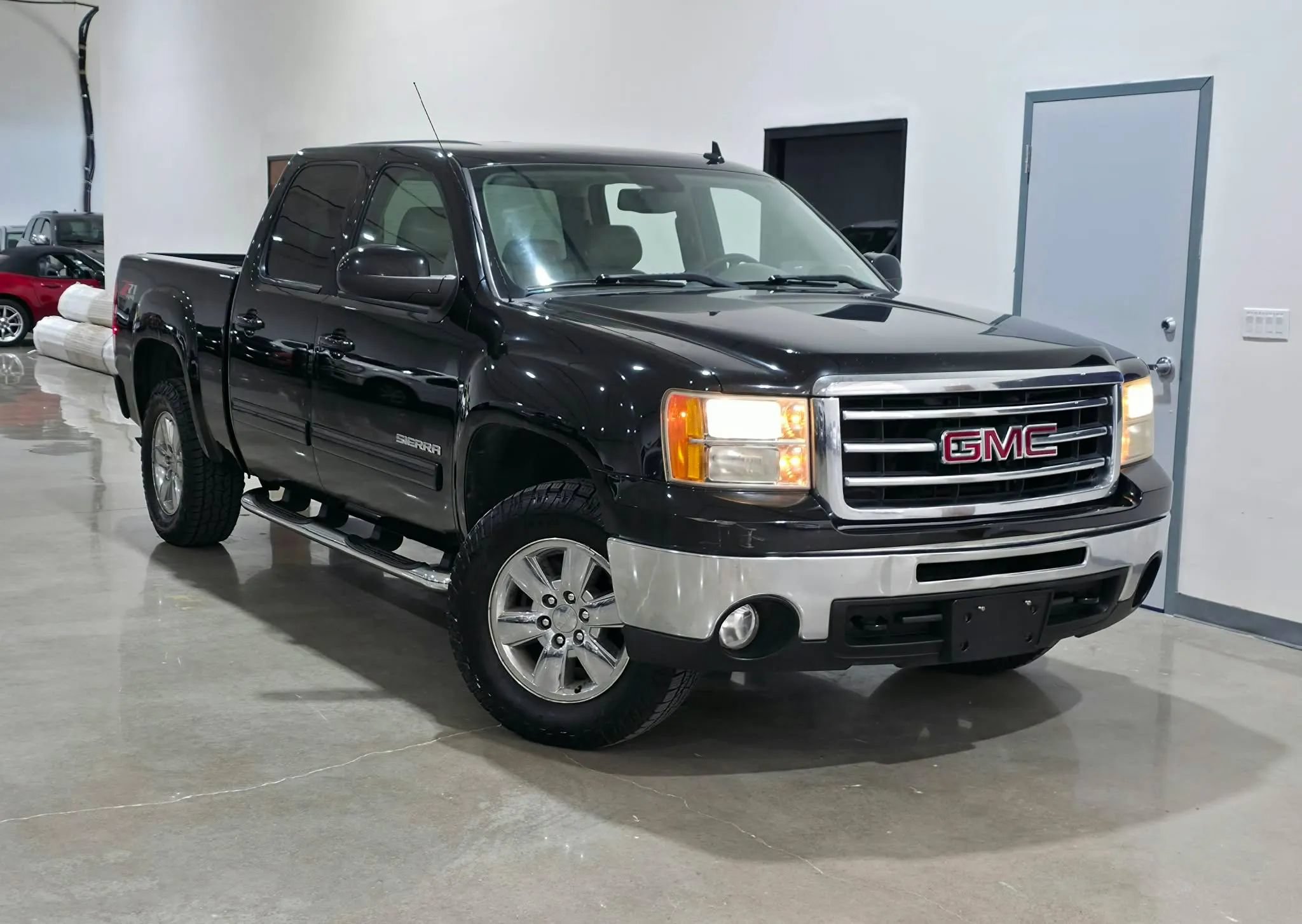 Used 2012 GMC Sierra 1500 SLT w/ SLT Convenience Package AWD/4WD image 1