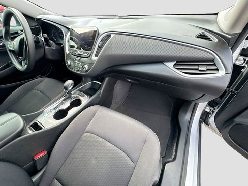 Used 2022 Chevrolet Malibu LT image 27