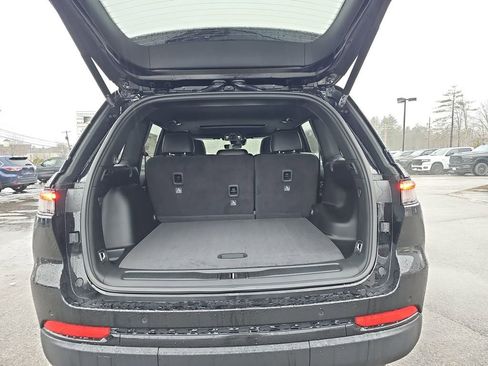 New 2025 Jeep Grand Cherokee Laredo image 23