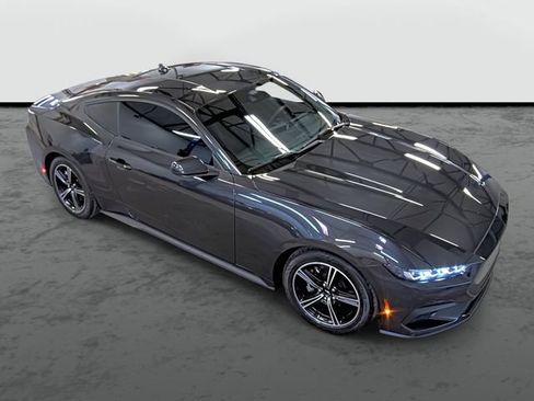 Used 2024 Ford Mustang Coupe RWD image 5
