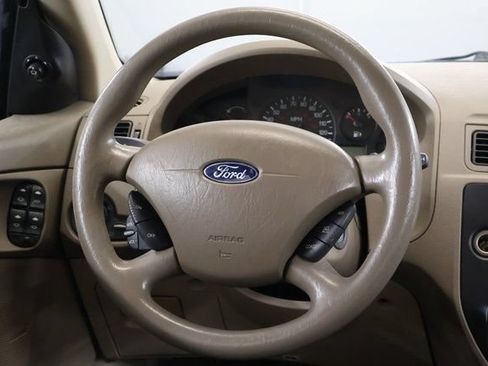 Used 2005 Ford Focus ZX4 Sedan FWD image 14