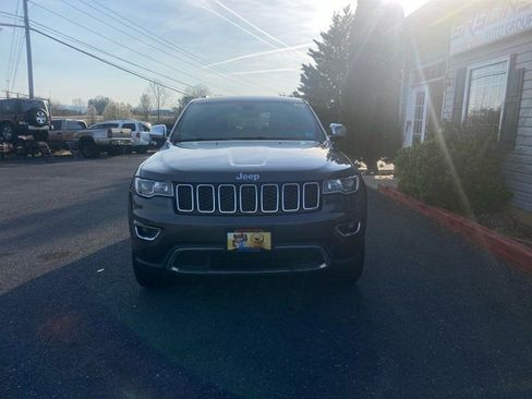 Used 2017 Jeep Grand Cherokee Limited image 3