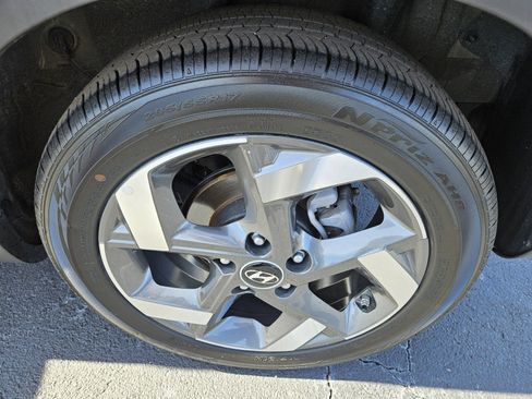 Used 2025 Hyundai Venue SEL image 14