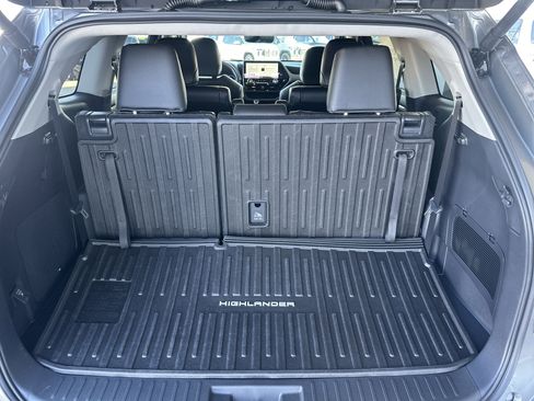 Used 2026 Toyota Highlander Limited image 18
