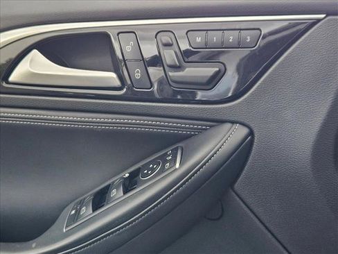 Used 2017 INFINITI QX30 w/ Cargo Package FWD image 6