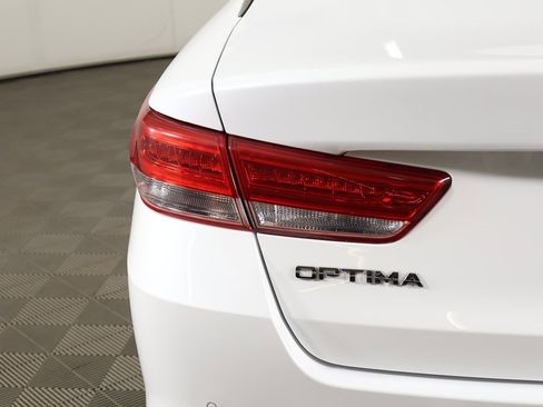 Used 2018 Kia Optima EX w/ Premium Package image 15