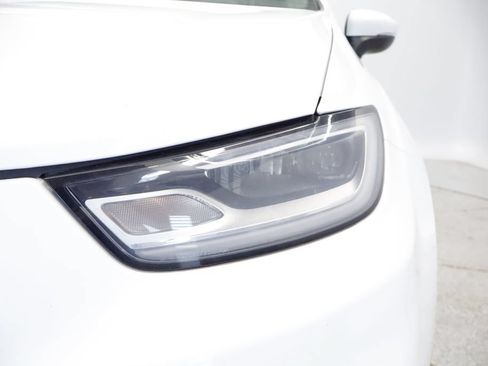 Certified 2023 Chrysler Pacifica Touring-L FWD image 4
