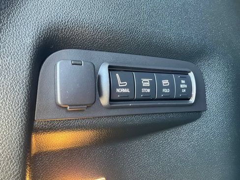 Used 2019 Ford Explorer Limited w/ Class III Trailer Tow Package FWD image 16