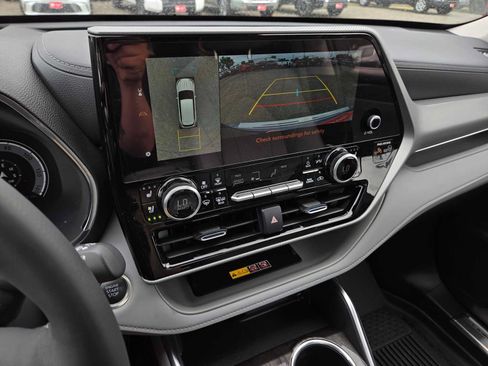 Certified 2025 Toyota Highlander Platinum AWD/4WD image 29