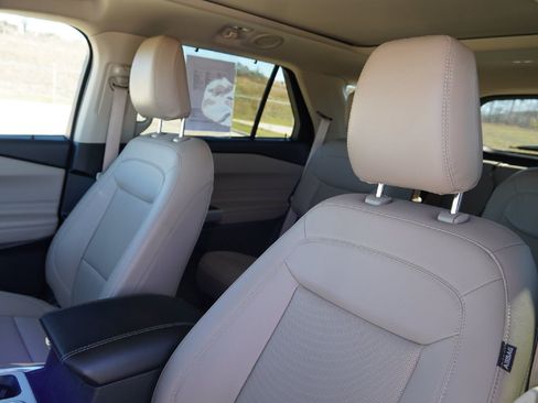 Used 2022 Ford Explorer Limited w/ Equipment Group 301A image 12