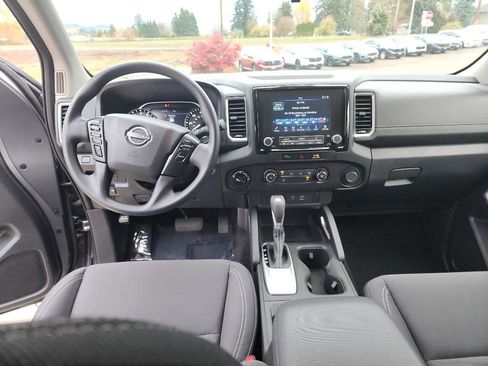 Used 2023 Nissan Frontier SV image 16