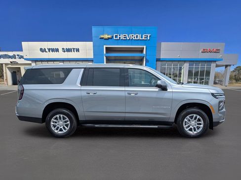 New 2026 Chevrolet Suburban LT w/ Comfort Package RWD image 7