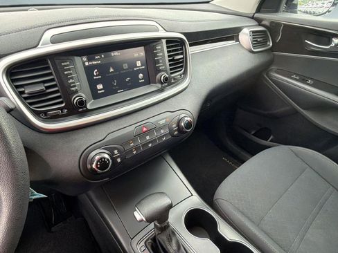 Used 2020 Kia Sorento L FWD image 22