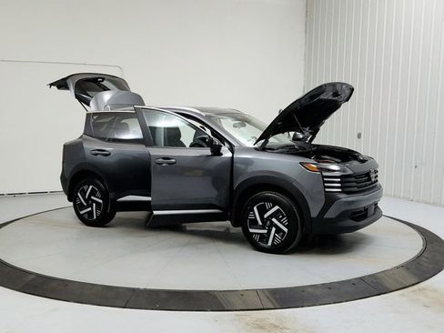 New 2026 Nissan Kicks SV w/ SV Premium Package image 9