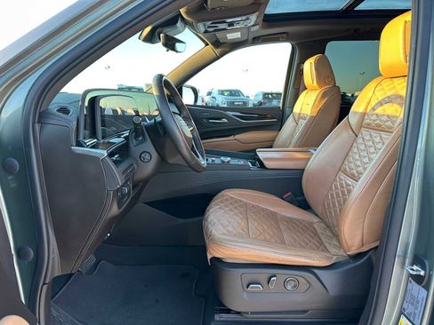 Used 2023 Cadillac Escalade Premium Luxury w/ Performance Package image 22